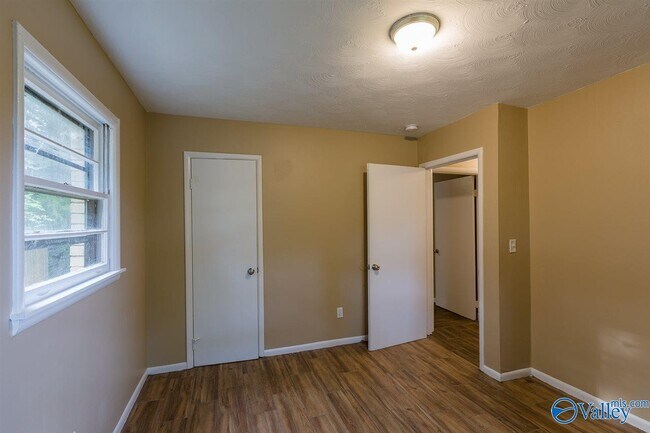 Building Photo - 4328 Barry St NW