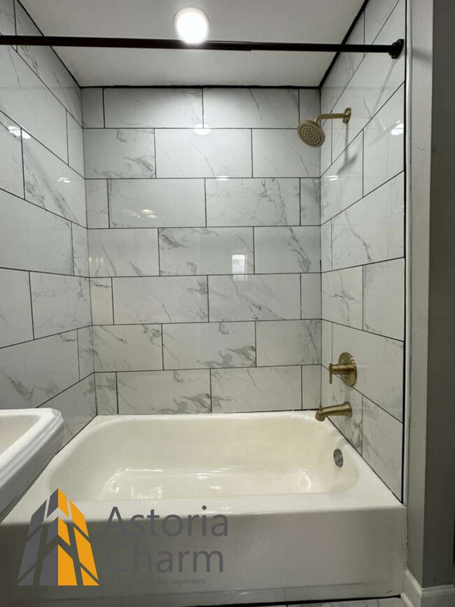 Building Photo - 2 Bedroom Home with Den, Exposed Brick, and Updated Kitchen in Brooklyn Park