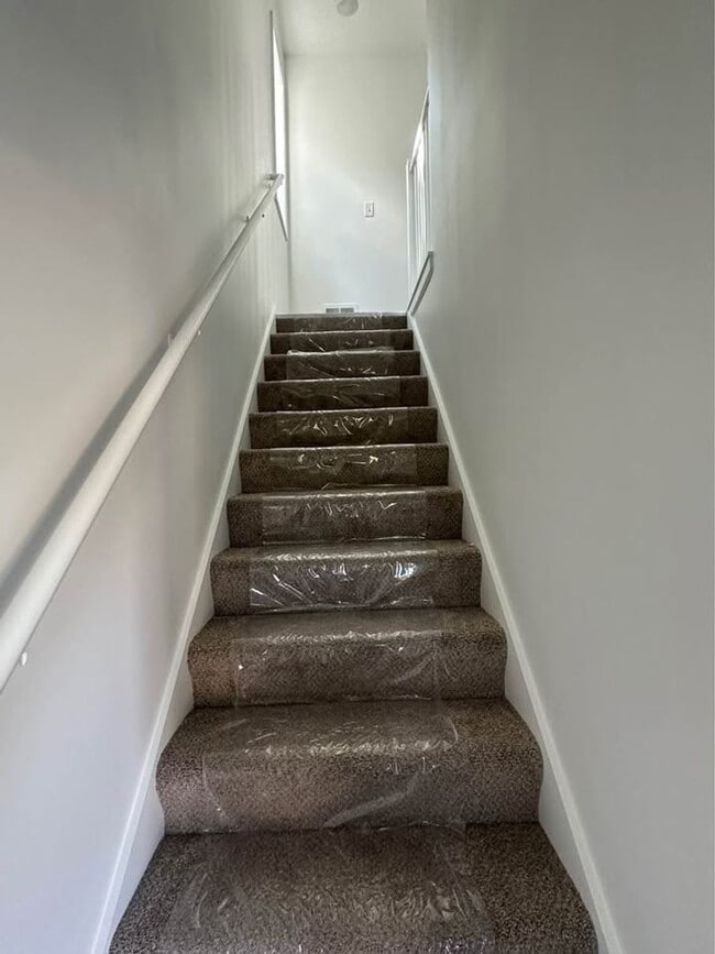 Building Photo - Twin Lakes Duplex