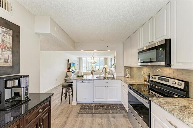 Building Photo - 4480 Fairways Blvd