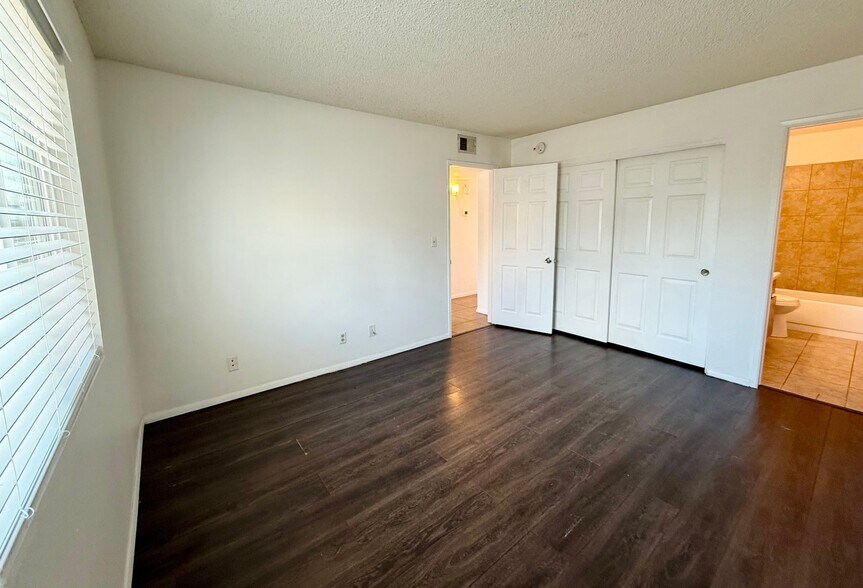 Building Photo - 6984 Appleton Dr