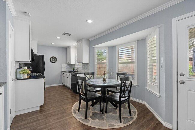 Building Photo - 226 Claris Ln