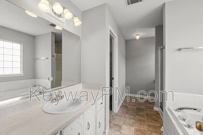 Building Photo - 137 Summerfield Cir