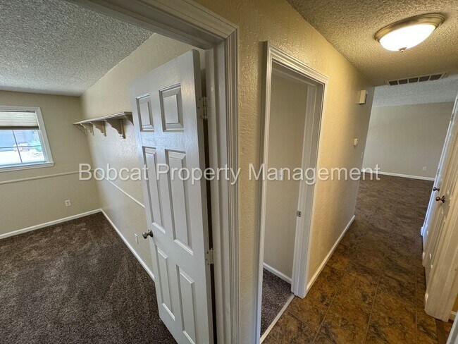 Building Photo - 3 Bed, 2 Bath, Home Located in Gardnerville