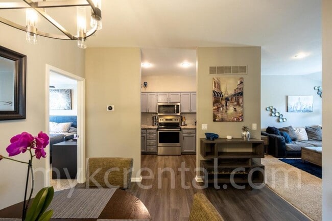 Building Photo - 1201 N Mart-way Dr