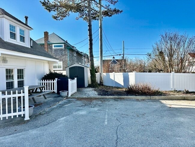 Building Photo - 97A Beach Ave