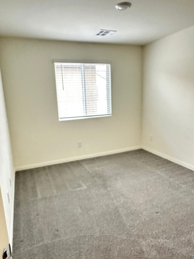 Building Photo - 4732 Peacock Cliffs Ave