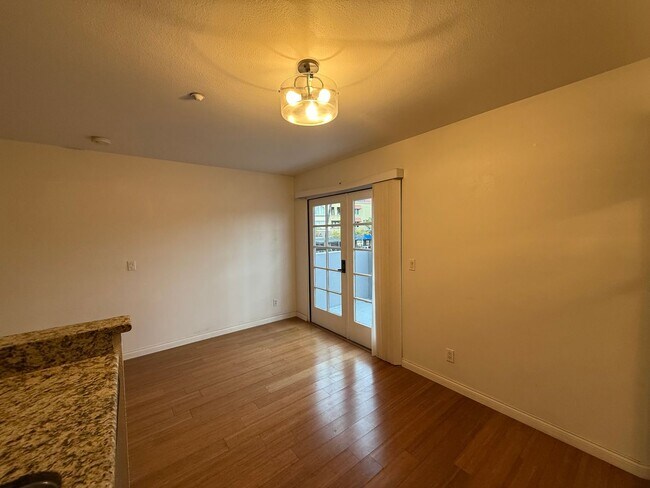 Building Photo - 1090 University Ave