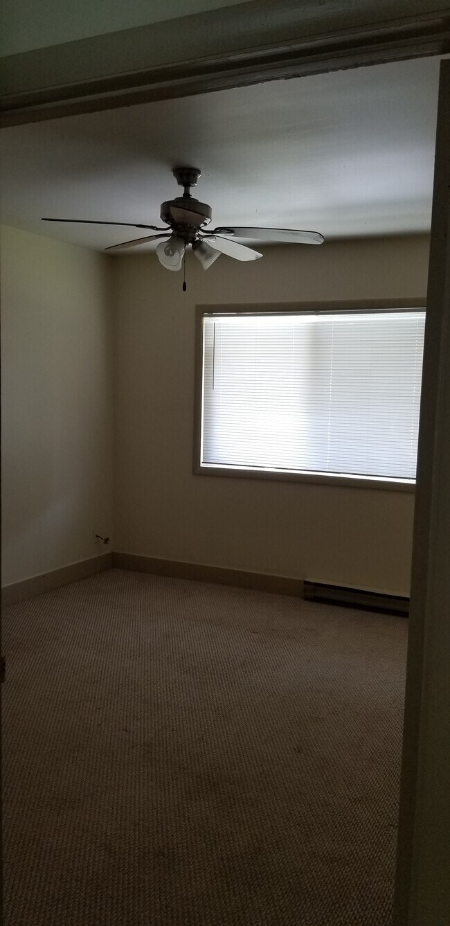 Building Photo - 3220 Ridgewood Dr