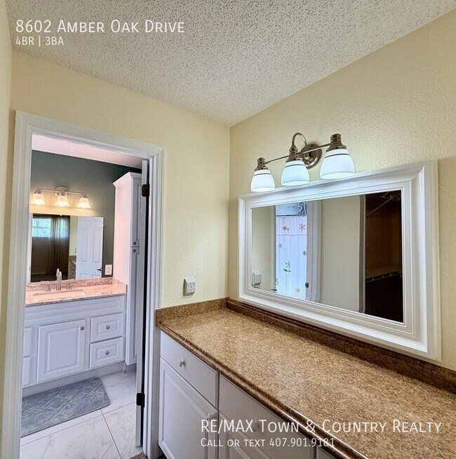 Building Photo - 8602 Amber Oak Dr