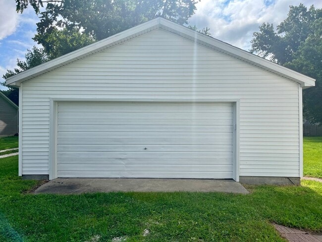Building Photo - 820 Eighth St