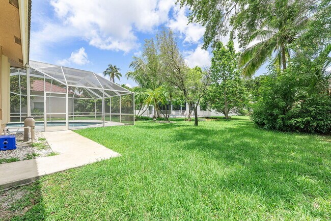 Building Photo - 4868 Kensington Cir