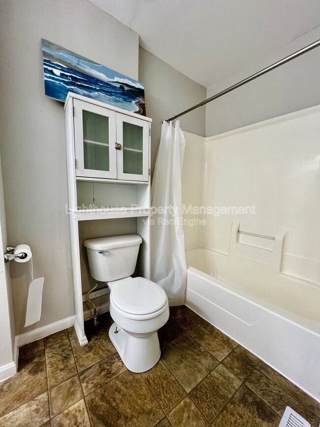 Building Photo - 708 Elizabeth St