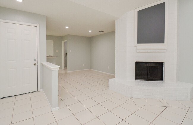 Building Photo - Charming Home for Rent in Southwest Houston !