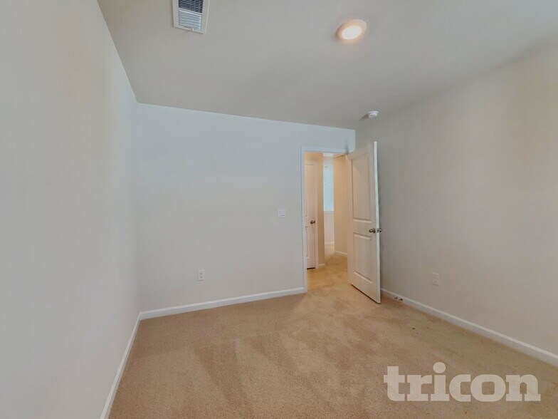 Building Photo - 120 Paper Birch Wy