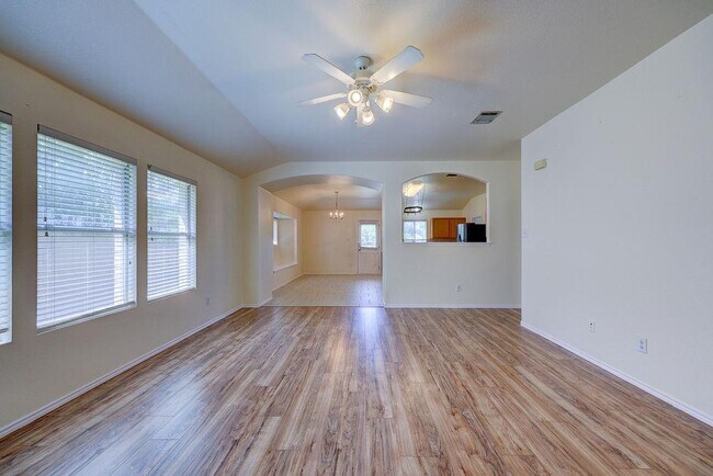 Building Photo - 129 Dove Song Dr