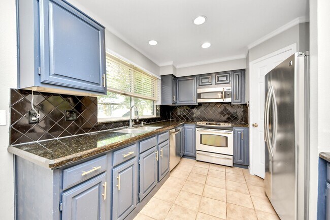 Building Photo - 3402 Hidden Creek Dr