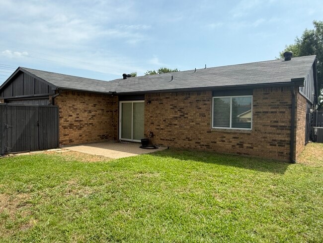 Building Photo - 6405 Tyler Ct