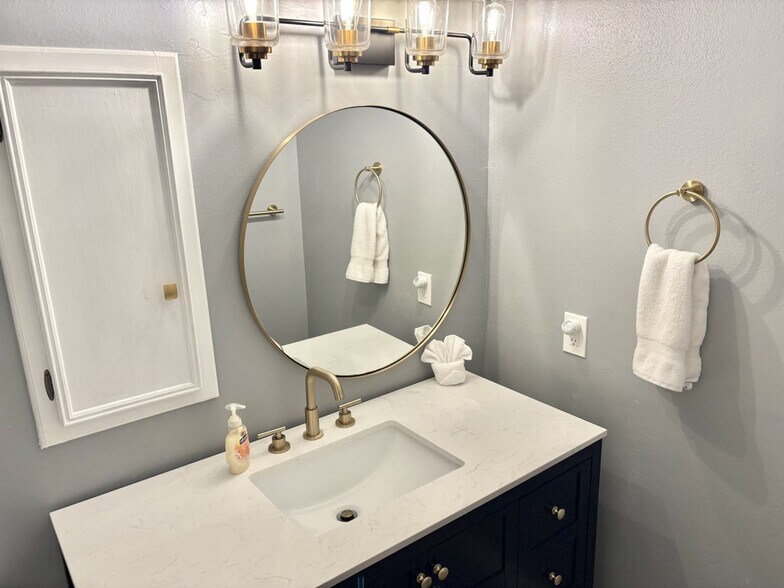 Building Photo - 1105 Glade St