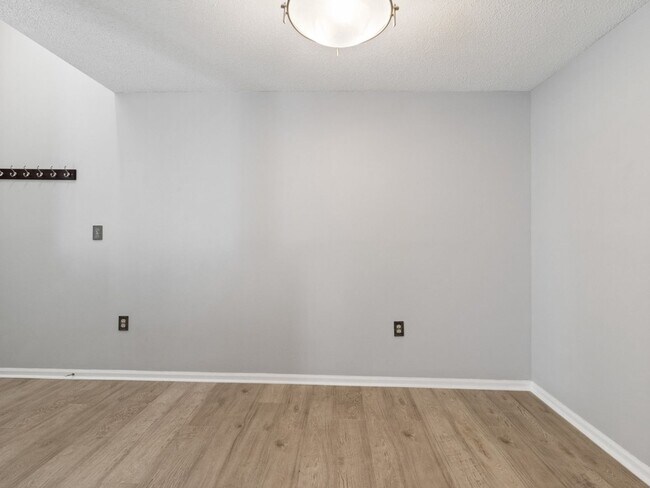 Building Photo - 1st Floor unit in Fourth Ward