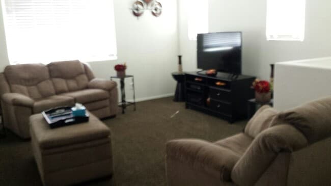 Building Photo - 2 bedroom /2 bath with a garage located in the  Popular Muirfield Village Townhomes