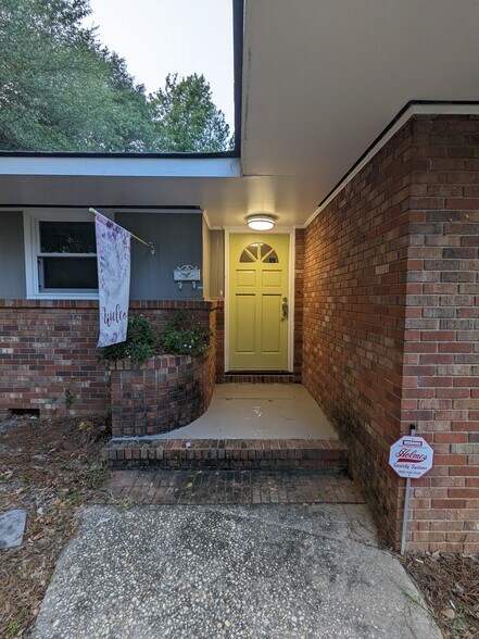 Building Photo - 2208 Westhaven Dr