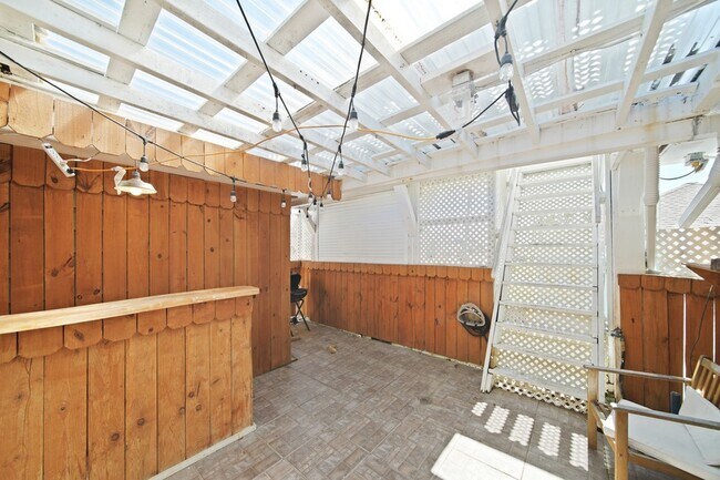 Building Photo - 1015 9th St