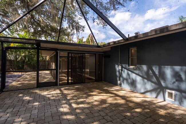 Building Photo - 3525 Riviera Dr