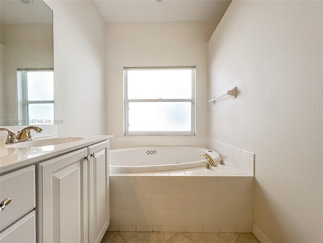 Building Photo - 4874 Sabal Lake Cir