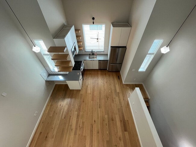 Building Photo - Great Studio Close to Downtown