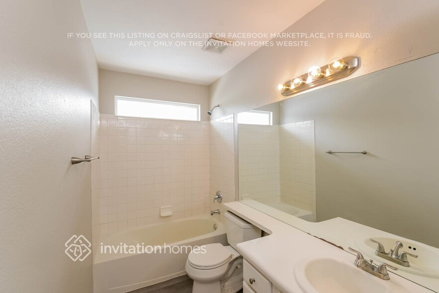 Building Photo - 5205 E 130th Way