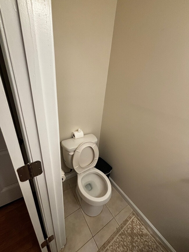 Building Photo - 2028 Pimmit Dr