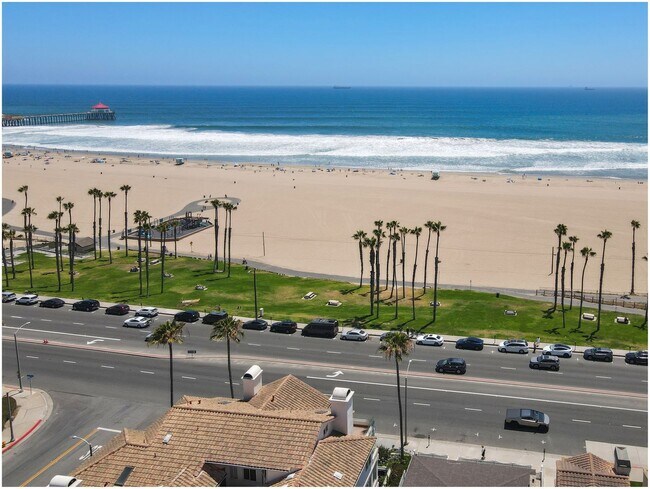 Building Photo - Oceanfront Penthouse in Huntington Beach!!