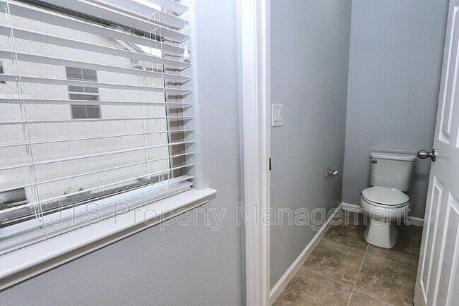 Building Photo - 9200 Rioja St