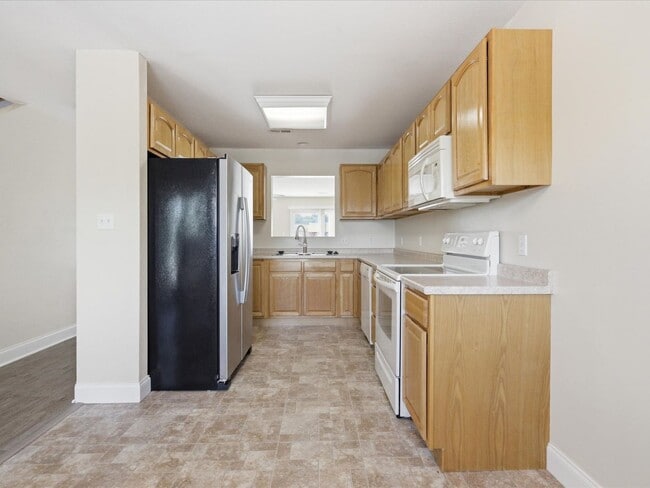 Building Photo - City of Maryville 37801 - Beautifully Updated 2-Bedroom, 2.5-Bath Townhome. Contact Vicki Everbac...