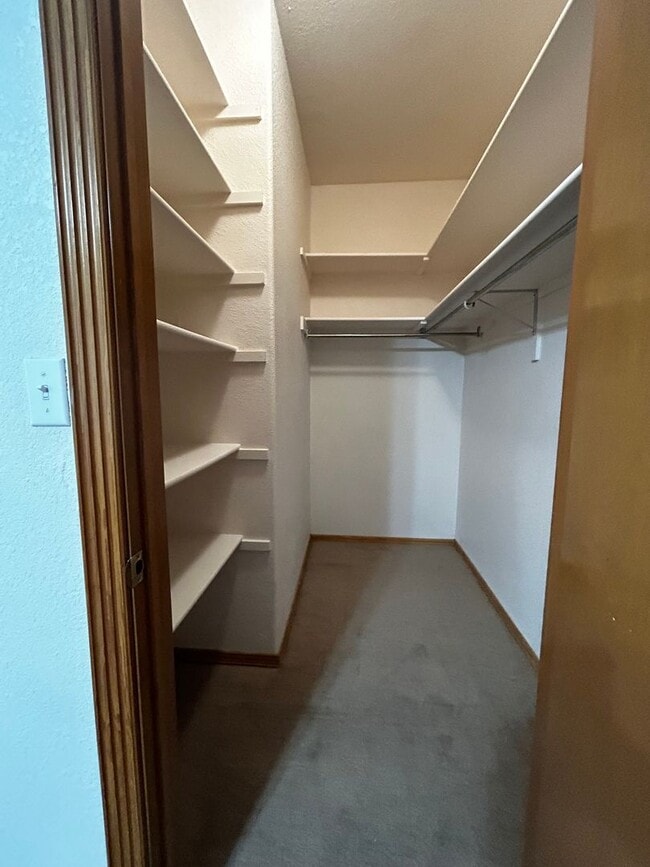 Building Photo - ***COMING SOON*** ^^^Accepting Applications 2/16/26^^^ Spacious 3 Bedroom 2 Bathroom house.