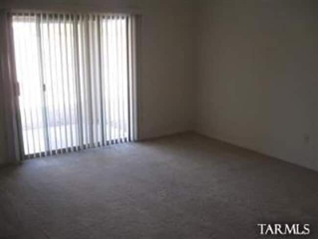 Building Photo - Beautiful Gladden Farms Home - 3bed & 2bath - Perfect for a Family!