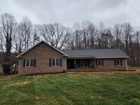 Building Photo - Hiddenite Gem