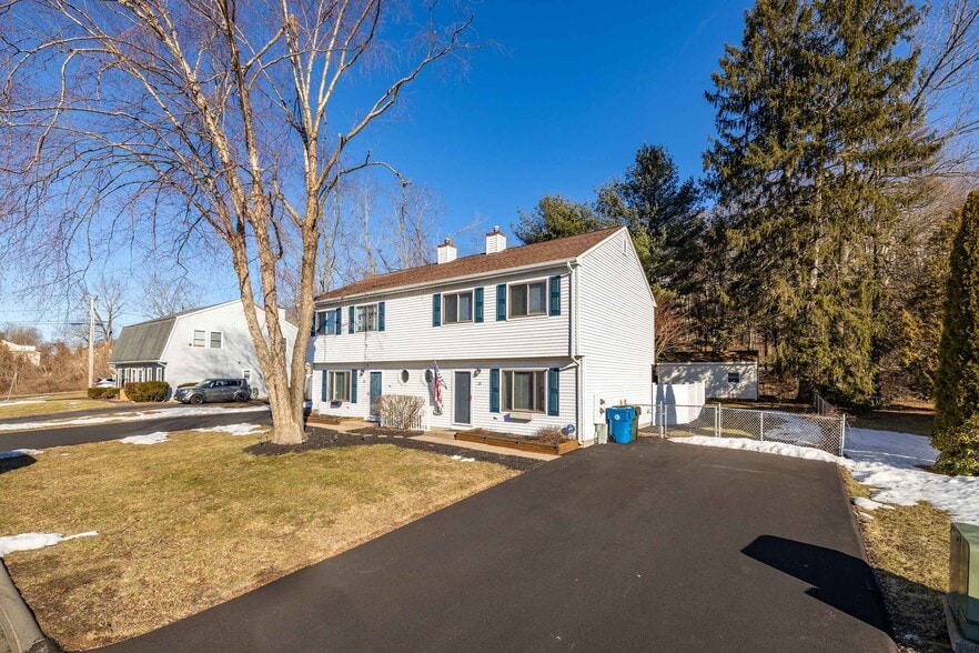 Building Photo - 15 Lake Dr