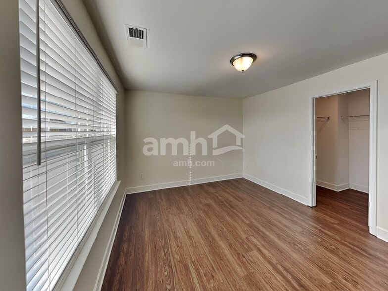 Building Photo - 4336 Longfellow Dr