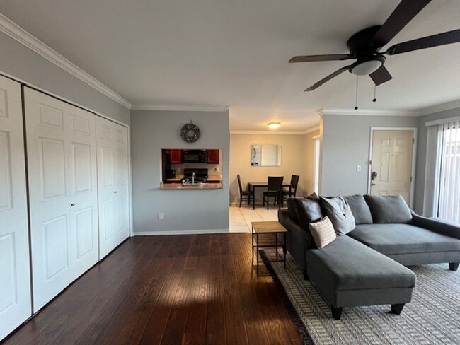 Building Photo - Scottsdale Condo