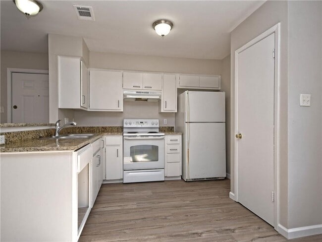Building Photo - 5502 Rose Hill Cir