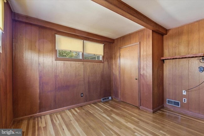 Building Photo - 2423 Harwood Rd