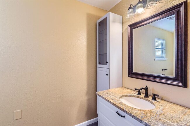 Building Photo - 13003 S Madrone Trail