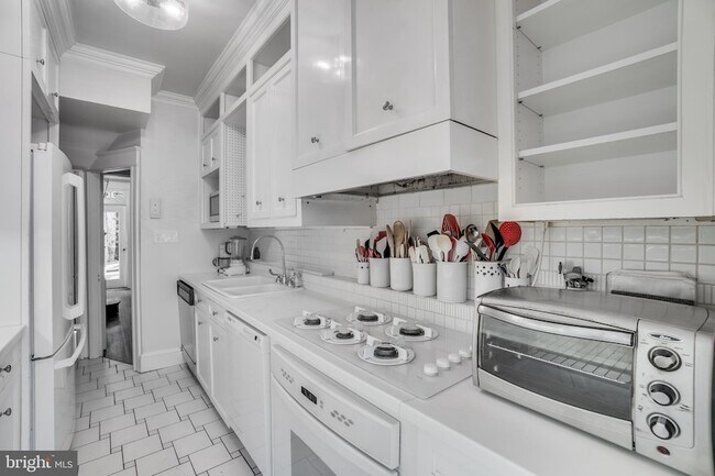 Building Photo - 2030 Pierce Mill Rd NW