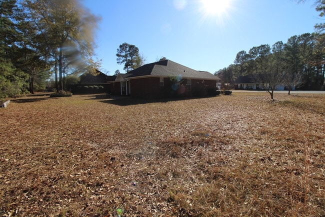 Building Photo - 305 Trillium Ln