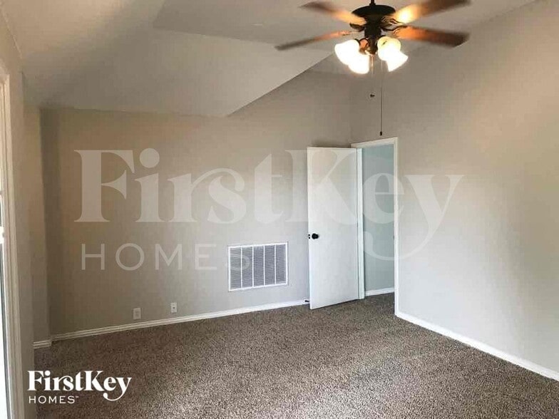 Building Photo - 612 Celeste Ln