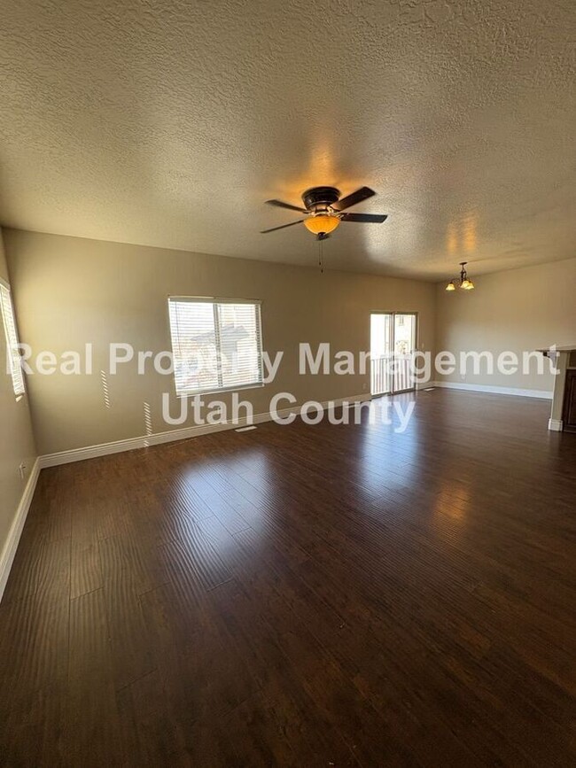 Building Photo - 2477 Garden Dr