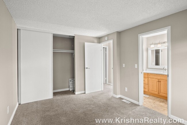 Building Photo - Renovated 2BD/1BA Duplex | Single-Level | Stoneridge – Tualatin