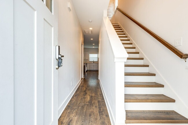 Building Photo - Convenient Nashville Rental Near Percy Pri...